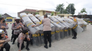 Hadapi Pemilu 2024, Polwan Polres Sukoharjo Gelar Latihan Dalmas