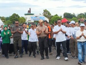 Forkopimda dan Kapolres Lamandau Hadiri Jalan Sehat Deklarasi Pemilu Damai