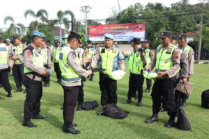 Pelaksanaan Pemilu 2024: Wakapolres Kompol Raharja Berikan Arahan Detail di Apel Pembekalan Petugas