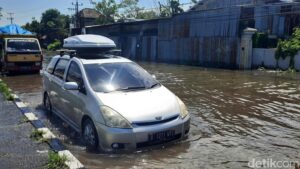 Macet Parah di Kudus Akibat Banjir Demak, Kendaraan Kecil Diminta Lewat Jepara