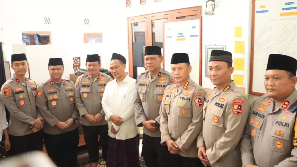 Wabareskrim Polri dan Jajaran Polres Rembang Kunjungi Kediaman Gus Baha