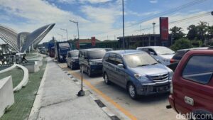 Akibat Banjir di Demak, Kemacetan Terjadi Sampai ke Pantura Kudus