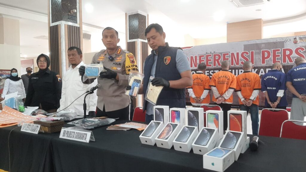 Ketakutan, Maling di Solo Buang Puluhan iPhone Curian ke Bengawan Solo