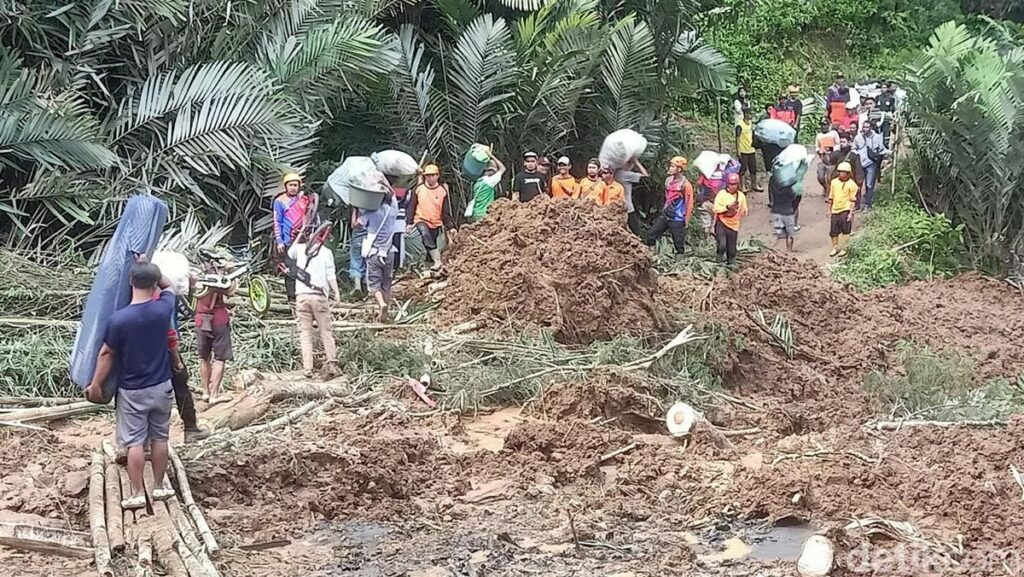 15 Rumah Warga di Desa Nagasari Banjarnegara Dikosongkan Akibat Bukit Longsor