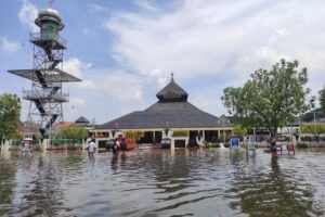 Mabes Polri Kirim Tim Kesehatan hingga Trauma Healing Bantu Korban Banjir Jawa Tengah