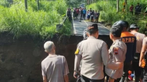 Seorang Pengendara Motor tewas akibat jembatan roboh di Salatiga