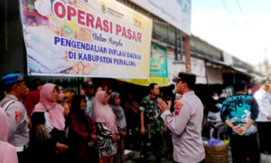 Rela Antre meski Belum Buka, Warga Serbu Pasar Murah di Pemalang