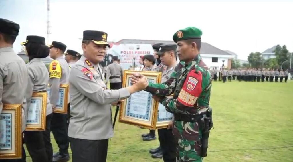 Jaga sinergitas TNI-Polri, Kapolda Jateng beri penghargaan kepada Babinsa