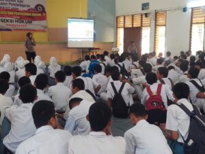 Kasikum Polresta Pati Pimpin Sesi Tanya Jawab tentang Hukum bagi Siswa SMK Negeri 4 Pati