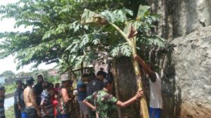 Bungkusan Mirip Pocong Bayi di Purwokerto Bikin Heboh, Ternyata Isinya…