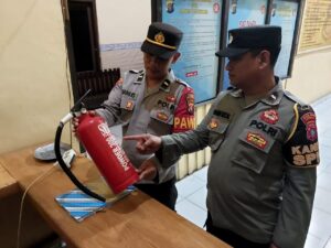 Siaga Mako Polres Sukamara Selalu Mengecek Kesiapan Barang Inventaris