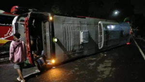 Bus Eka Terguling di Depan Rumah Dinas Bupati Sragen, Berikut Penyebabnya