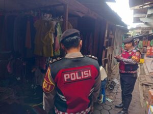 Blusukan ke Pasar, Sat Samapta Polres Rembang Sosialisasi Cegah Uang Palsu