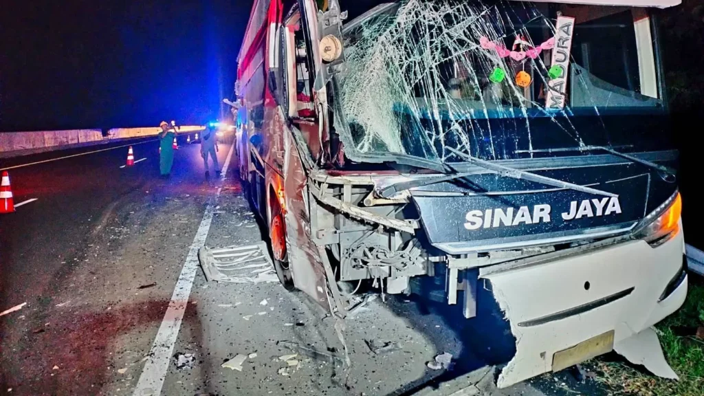 Dua Penumpang Bus Warga Madura Tewas Ditabrak Truk di Brebes, Berawal Dari Bus Mogok