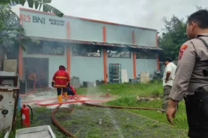 Gudang Arsip Kantor BNI KCP Batang Terbakar