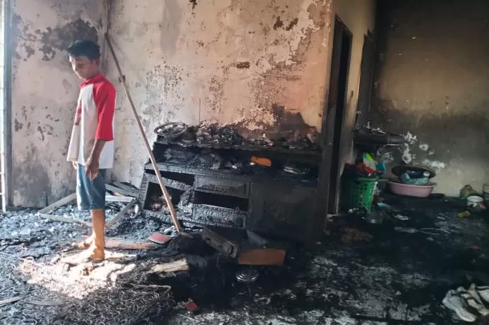 Sebuah Rumah Warga Pendrikan Lor Semarang Terbakar Hebat Sempat Ada