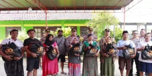 Polres Rembang dan Blora Serahkan Seribu Paket Sembako untuk Korban Banjir di Demak