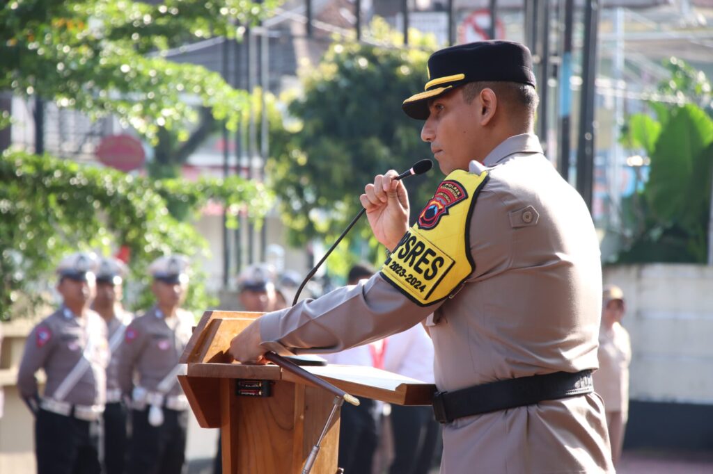 Jelang Purna Tugas, Personil Polres Banjarnegara Terima Kenaikan Pangkat