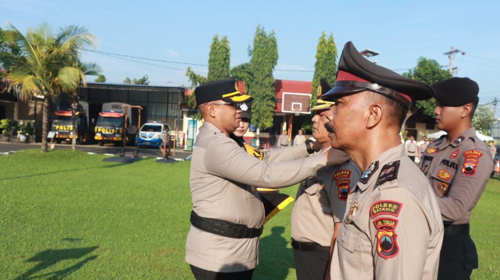 AKBP Raharja dan IPDA Subroto Naik Pangkat: Momentum Penghargaan Polri