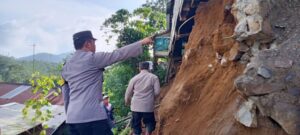 3 Rumah di Paninggaran Pekalongan Alami Longsor Usai Hujan Deras