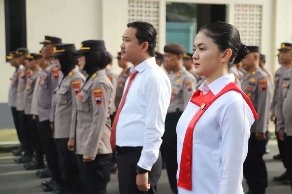 Personel Sat Res Narkoba Polresta Pati Memimpin Pengucapan Tribrata dan Catur Prasetya