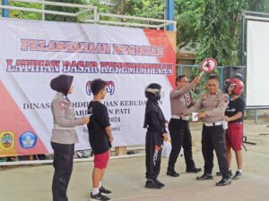 Kunjungi Sekolah, Unit Kamsel Sat Lantas Polresta Pati Gelar Latihan Dasar Kepemimpinan