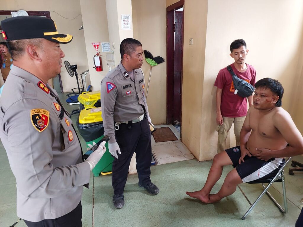 Besuk Korban Laka lantas, Kapolres Lamandau Didampingi Kasat Lantas