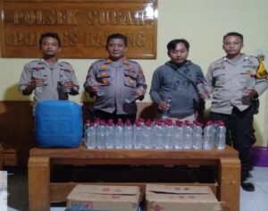 Polsek Subah Berhasil Amankan Puluhan Botol Miras Jelang Ramadan