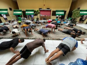 Jaga Kebugaran Tahanan, Dittahti Polda Kalteng Gelar Olahraga Pagi