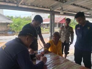 Gelar Bakti Kesehatan, Biddokkes Polda Kalteng Peduli Korban Banjir Palangka Raya