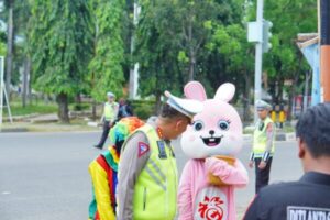 Polantas Aceh Hadir Bagikan 100 Takjil Gratis Setiap Hari