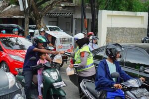 Selama Ramadhan, Dirlantas Polda Aceh Berbagi Takjil Setiap Hari