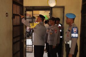 Dialog Dengan Para Tahanan, Kapolres Lamandau Cek Ruang Tahanan