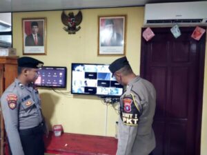 Piket Siaga Mako Polres Sukamara Cek Sistem Kamera Pengawas Mako Polres