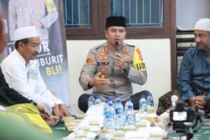 “Lapor Ngabuburit Bli” Kapolres Jembrana Buka Puasa Bersama Masyarakat Desa Baluk