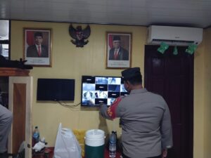 Melalui CCTV, Perwira Piket Siaga Polres Sukamara Pantau Keamanan