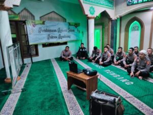 Maknai Bulan Ramadhan, Polres Rembang Ikuti Binrohtal Polda Jateng Bersama KH. Drs. Muhyiddin, M.Ag.