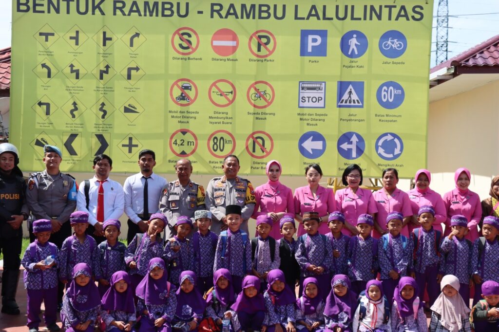 Polisi Sahabat Anak, Polres Humbahas Perkenalkan Rambu Lalu Lintas