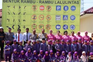 Program Polisi Sahabat Anak, Polres Humbahas Perkenalkan Rambu Lalu Lintas