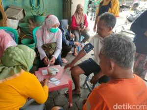 Pemkot Semarang Salurkan Selimut-Petugas Medis ke Korban Banjir