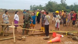 Warga Blokir Akses Menuju Pabrik Biang Banjir Bandang Pekalongan, Ini Tuntutannya