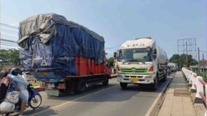 Belasan Jam Macet Parah di Jalur Jepara-Demak Bikin Sopir Tekor