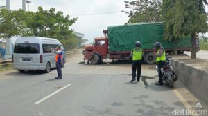 Tabrakan di Pantura Yos Sudarso Semarang, Truk Melintang-Lalin Terganggu