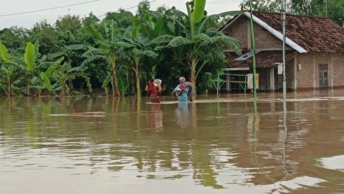 kondisi-banjir-di-desa-tangkil-kecamatan-sragen-sragen-minggu-1032024_169