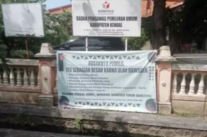 Ini Jawaban Ketua Bawaslu Kendal Soal Spanduk Kritik Bawaslu