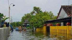 Banjir Karanganyar Demak Sudah Sampai Permukiman Warga di Wonoketingal