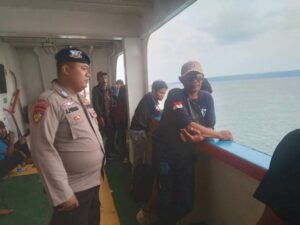 Satpolaird Polresta Banyuwangi Patroli dan Pemeriksaan Kapal KMP Surya Alya