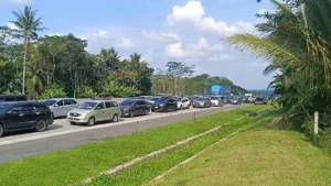 Arus Balik Lebaran 2024: Tol Solo-Semarang Padat Merayap