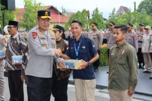 Bagikan 4.173 Bingkisan Lebaran, Kapolda Kalteng Berbagi Keberkahan