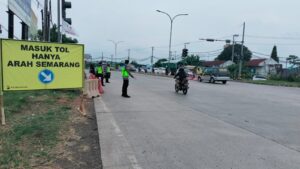 Pemberlakuan Sistem Satu Arah: Persiapan Satlantas Polres Batang Dukung Kelancaran Mudik